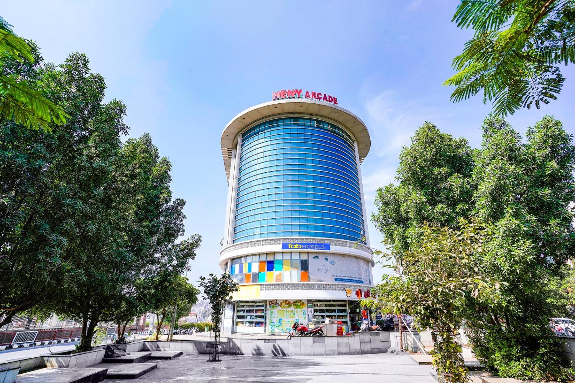 Fabhotel 7 Star Surat Exterior photo